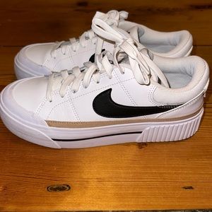 Nike casual shoes in size 6